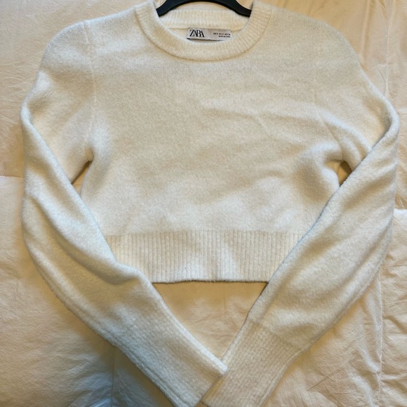 NWOT Zara fuzzy sweater - Picture 4 of 4